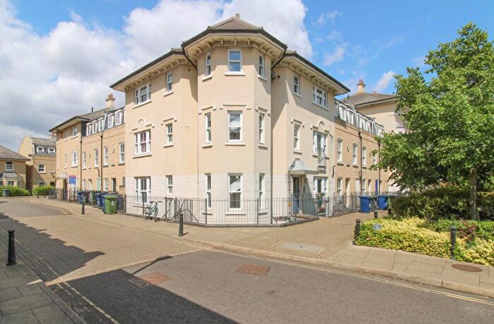 2 Bedroom Apartment For Sale In St. Matthew's Gardens, Cambridge, CB1