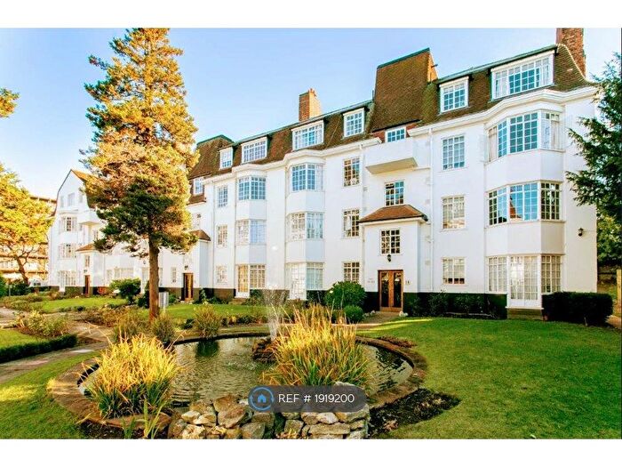 2 Bedroom Flat To Rent In Wavertree Court, London, SW2