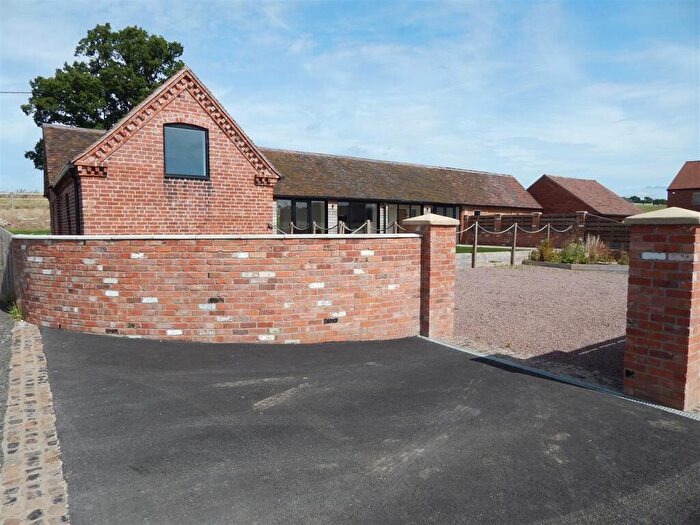 3 Bedroom Barn Conversion To Rent In Stoney Lane, Alvechurch, Birmingham, B48