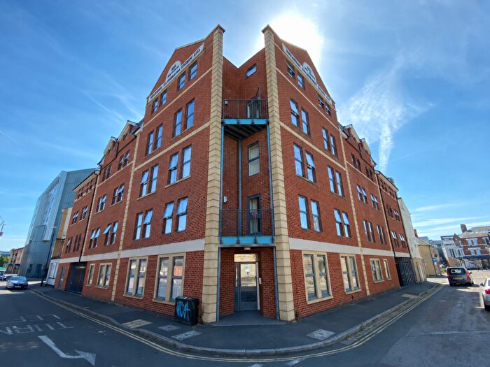 2 Bedroom Flat For Sale In Harding Street, Swindon, SN1