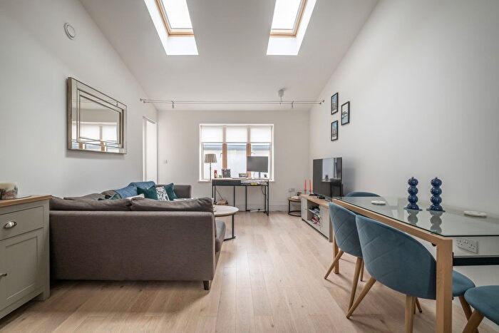 1 Bedroom Flat To Rent In Ironmongers Mews, London, SW13
