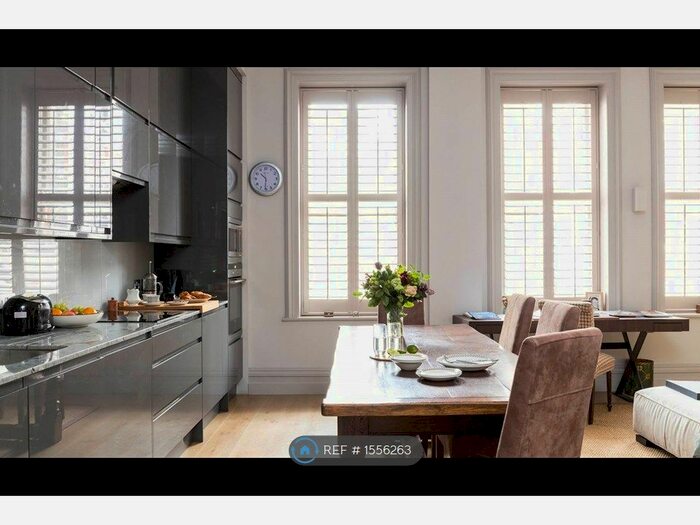 2 Bedroom Flat To Rent In Bedford Court Mansions, London, WC1B