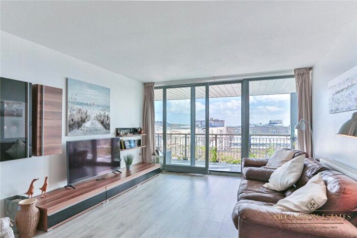 2 Bedroom Apartment For Sale In George Place, Plymouth, Devon, PL1