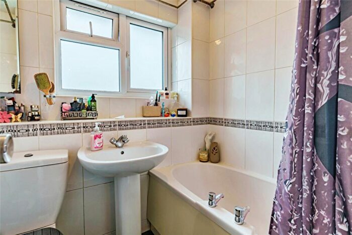1 Bedroom End Of Terrace House For Sale In Jersey Road, Crawley, West Sussex, RH11