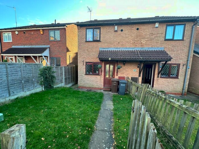 2 Bedroom House To Rent In Tilesford Close, Monkspath, B90