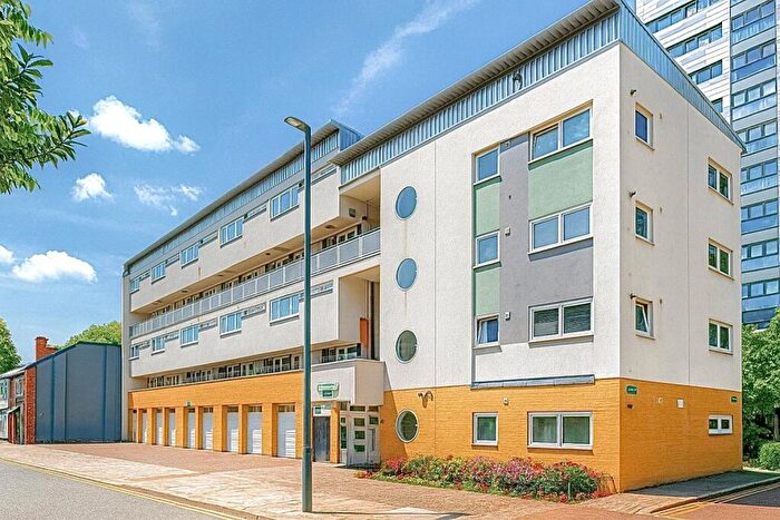 3 Bedroom Duplex For Sale In Culvert Road, London, SW11