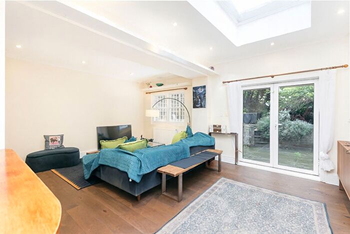 1 Bedroom Flat For Sale In Westwick Gardens, London, W14