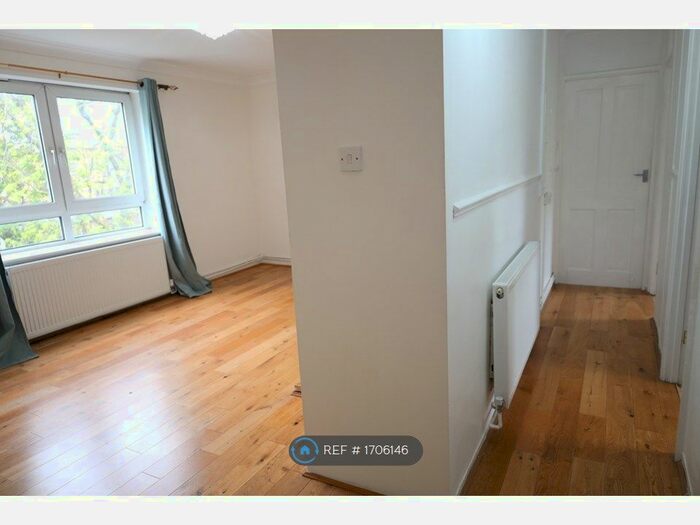 3 Bedroom Flat To Rent In Number, London, N7