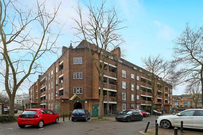 3 Bedroom Flat To Rent In Loughborough Estate, London, SW9