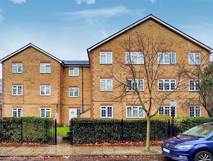 1 Bedroom Flat For Sale In Gables Close, London, SE5