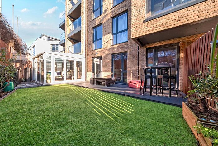 2 Bedroom Flat For Sale In Trundleys Road, London, SE8