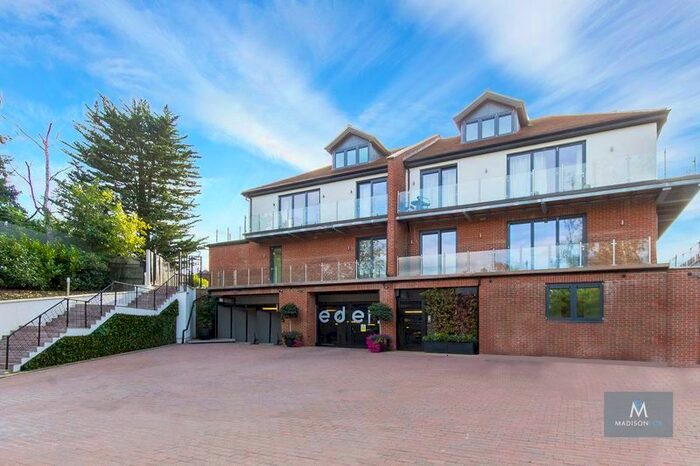 3 Bedroom Flat To Rent In Eden Avenue, Chigwell, IG7