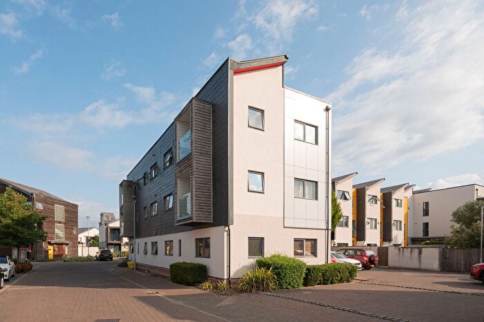 2 Bedroom Flat For Sale In Cairns Avenue, Mitcham, London, SW16