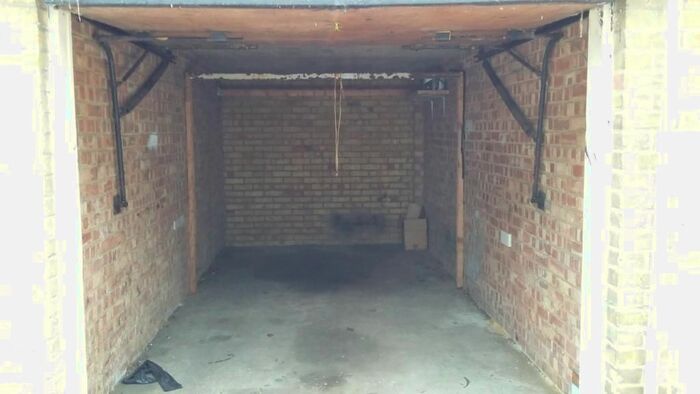 Parking/garage To Rent In Langleys, Kingswood, Basildon, SS16