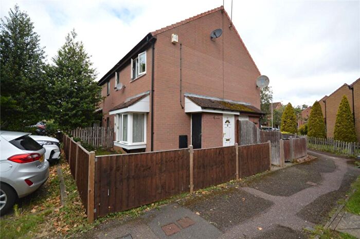 1 Bedroom Terraced House For Sale In Copperfields, Luton, Bedfordshire, LU4