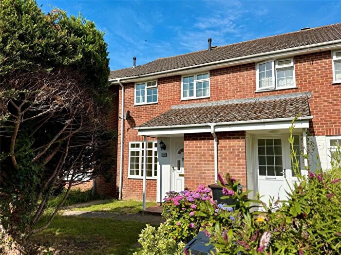 3 Bedroom House For Sale In Samber Close, Lymington, Hampshire, SO41