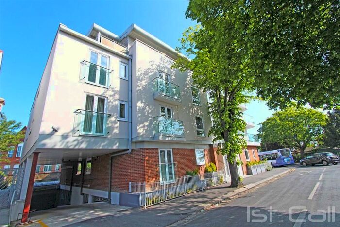 2 Bedroom Flat To Rent In Leigh Road, Leigh On Sea, Essex SS9
