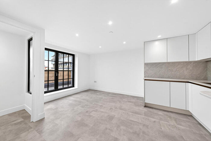 2 Bedroom Apartment To Rent In Fieldgate Street, E1