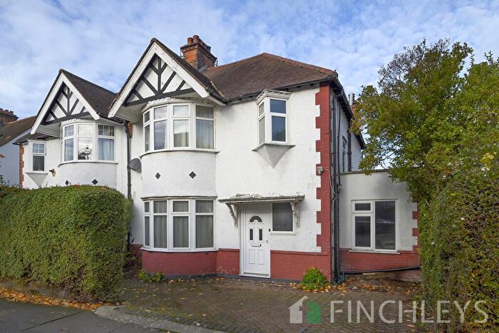 4 Bedroom Semi Detached House For Sale In Lyndhurst Gardens, Finchley, N3