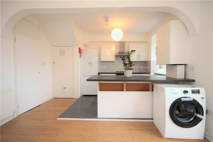 4 Bedroom Terraced House To Rent In Melfort Road, Thornton Heath, CR7