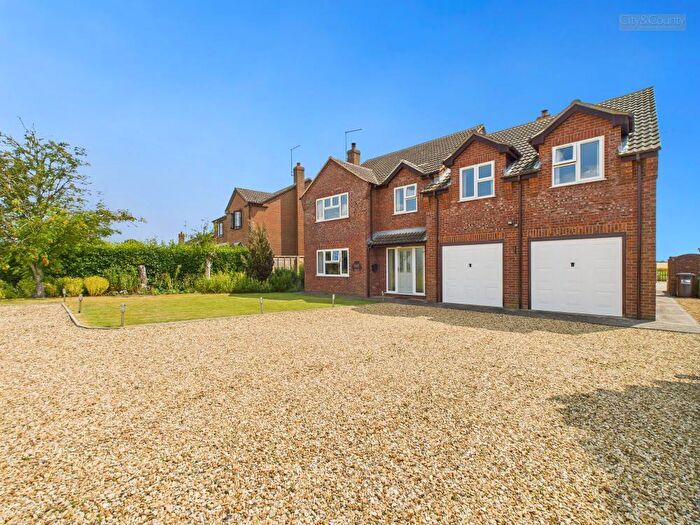 4 Bedroom Detached House For Sale In Dowsdale Bank, Shepeau Stow, Whaplode Drove, Spalding, PE12