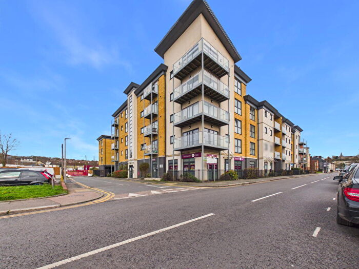 1 Bedroom Flat For Sale In Regent House, Station Road, Strood, ME2