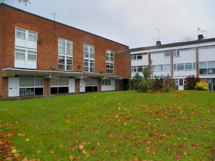 2 Bedroom Flat To Rent In Colleton Drive, Twyford, Reading, RG10