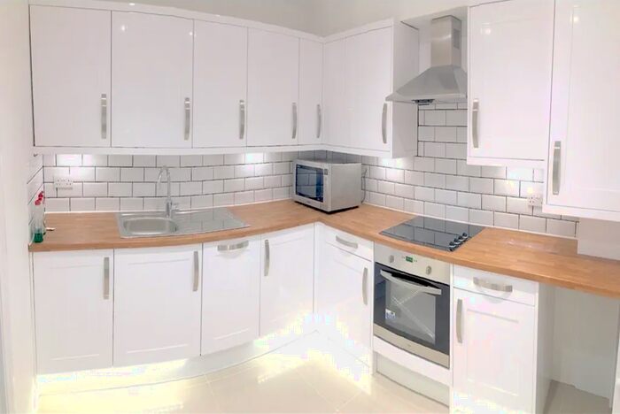 5 Bedroom Semi-Detached House To Rent In Stanthorpe Road, Streatham, SW16