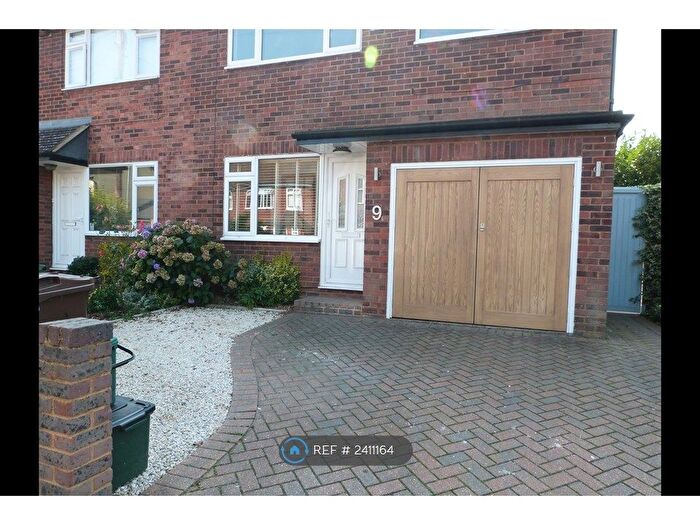 3 Bedroom Semi-Detached House To Rent In Kingcroft Road, Harpenden, AL5