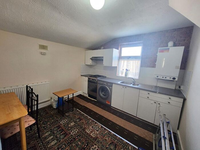 2 Bedroom Flat To Rent In Mayfair Avenue, Ilford, IG1