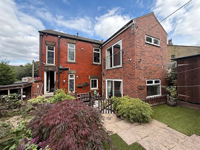 3 Bedroom Detached House For Sale In Staley Road, Mossley, Ashton-Under-Lyne, OL5