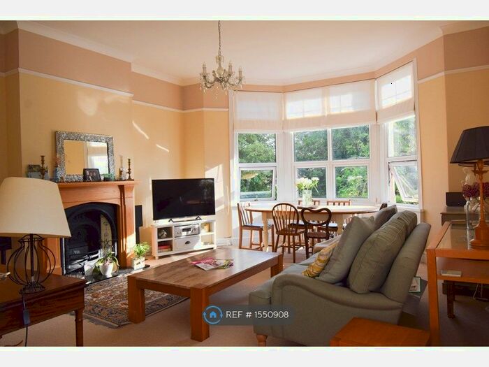 2 Bedroom Flat To Rent In Castle Road, Clevedon, BS21