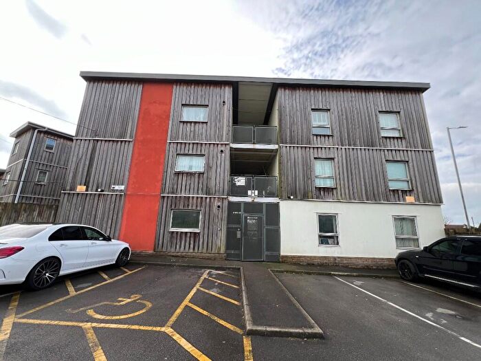 2 Bedroom Flat To Rent In Mill Green View, Leeds, West Yorkshire, LS14