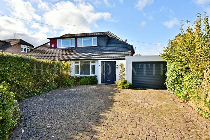 3 Bedroom Bungalow For Sale In Sunnybank Road, Potters Bar, EN6