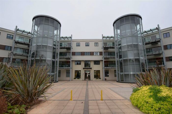 2 Bedroom Flat To Rent In Hayes Road, Sully, Penarth, CF64