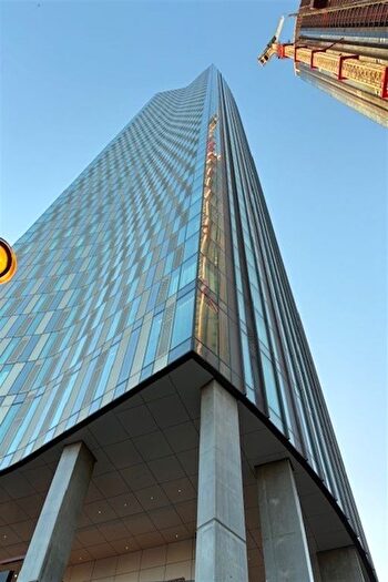 2 Bedroom Flat To Rent In Vista River Tower, Trinity Way, M3