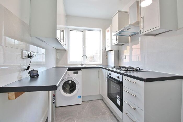 3 Bedroom Semi-Detached House To Rent In Kings Avenue, Hounslow, TW3