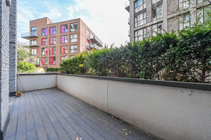 1 Bedroom Flat For Sale In Caxton Works, Canning Town, London, E16