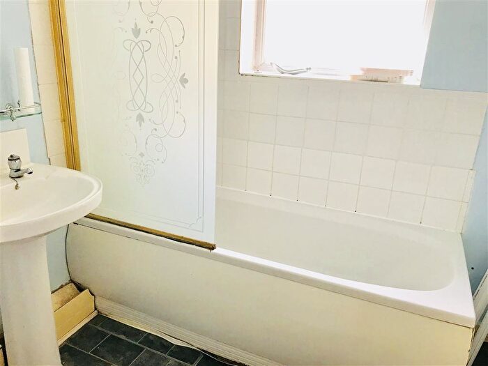 2 Bedroom Terraced House To Rent In John Street, CF44