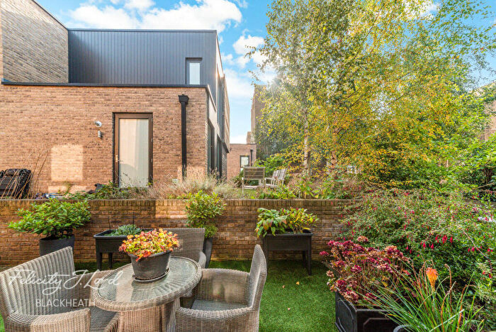 2 Bedroom End Of Terrace House For Sale In Parade Ground Path, London, SE18