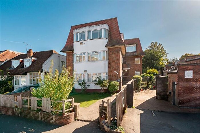 2 Bedroom Flat For Sale In Cairnfield Avenue, Cricklewood, NW2
