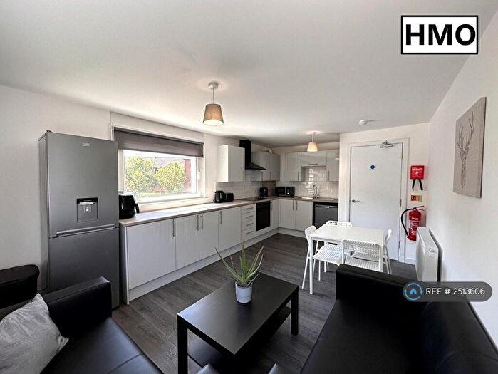 4 Bedroom Flat To Rent In Hmo Chapel Street, Glasgow, G73