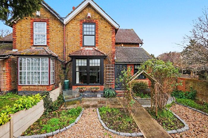 3 Bedroom Semi Detached House For Sale In Gore Road, Dartford, DA2