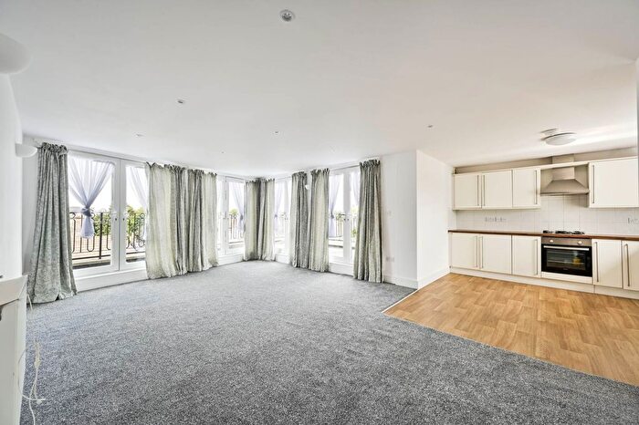 3 Bedroom Flat To Rent In Robinson Road, Colliers Wood, SW17