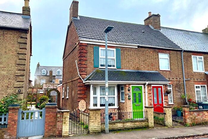 2 Bedroom End Terrace House For Sale In Laburnum Road, Sandy, SG19