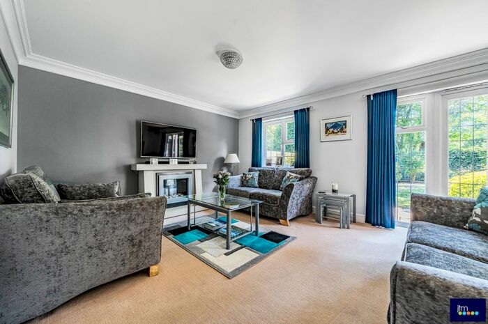 3 Bedroom Detached House To Rent In Heath Close, Little Heath, EN6