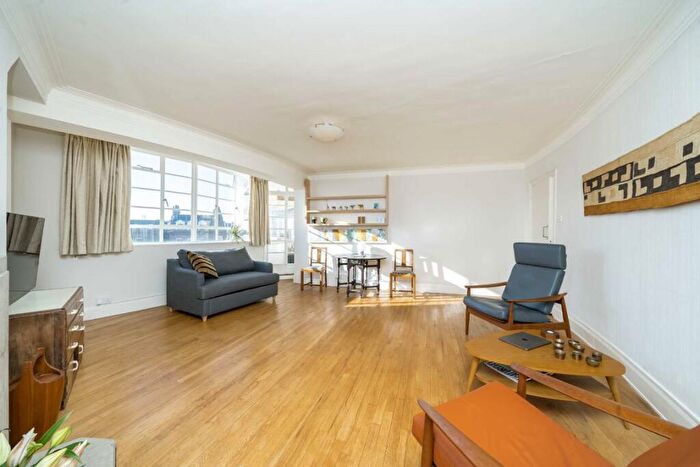 2 Bedroom Flat For Sale In Cholmeley Park, Highgate, N6