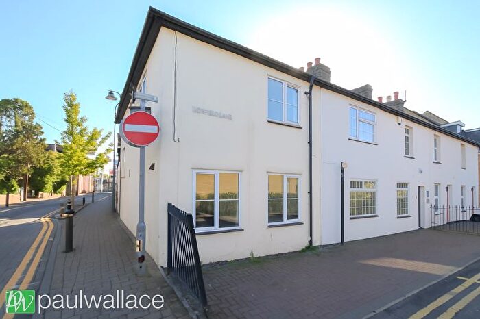 2 Bedroom End Terrace House For Sale In Lowfield Lane, Hoddesdon, EN11