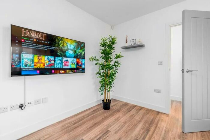 2 Bedroom Serviced Apartments To Rent In Tollhouse Way, Smethwick, West Midlands, B66