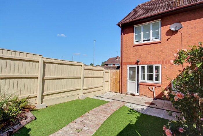 2 Bedroom Terraced House For Sale In Wylies Road, Beverley, HU17